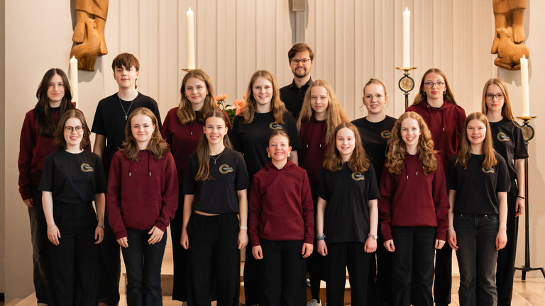 Der Jugendchor der Kantorei Poppenbüttel beim Konzert in der St. Michaelskapelle auf dem Gesundheitscampus Volksdorf am Evangelischen Amalie Sieveking Krankenhaus in Hamburg. Der Jugendchor der Kantorei Poppenbüttel beim Konzert in der St. Michaelskapelle auf dem Gesundheitscampus Volksdorf am Evangelischen Amalie Sieveking Krankenhaus in Hamburg.