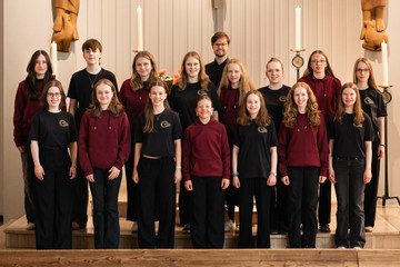 Der Jugendchor der Kantorei Poppenbüttel beim Konzert in der St. Michaelskapelle auf dem Gesundheitscampus Volksdorf am Evangelischen Amalie Sieveking Krankenhaus in Hamburg. Der Jugendchor der Kantorei Poppenbüttel beim Konzert in der St. Michaelskapelle auf dem Gesundheitscampus Volksdorf am Evangelischen Amalie Sieveking Krankenhaus in Hamburg.