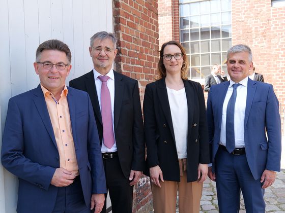 Immanuel Klinikum Bernau Herzzentrum Brandenburg - Pressemitteilungen - Geschäftsführer Andreas Linke in den Ruhestand verabschiedet - Andreas Linke mit Jürgen Roß, Verena Plocher und Matthias Scheller